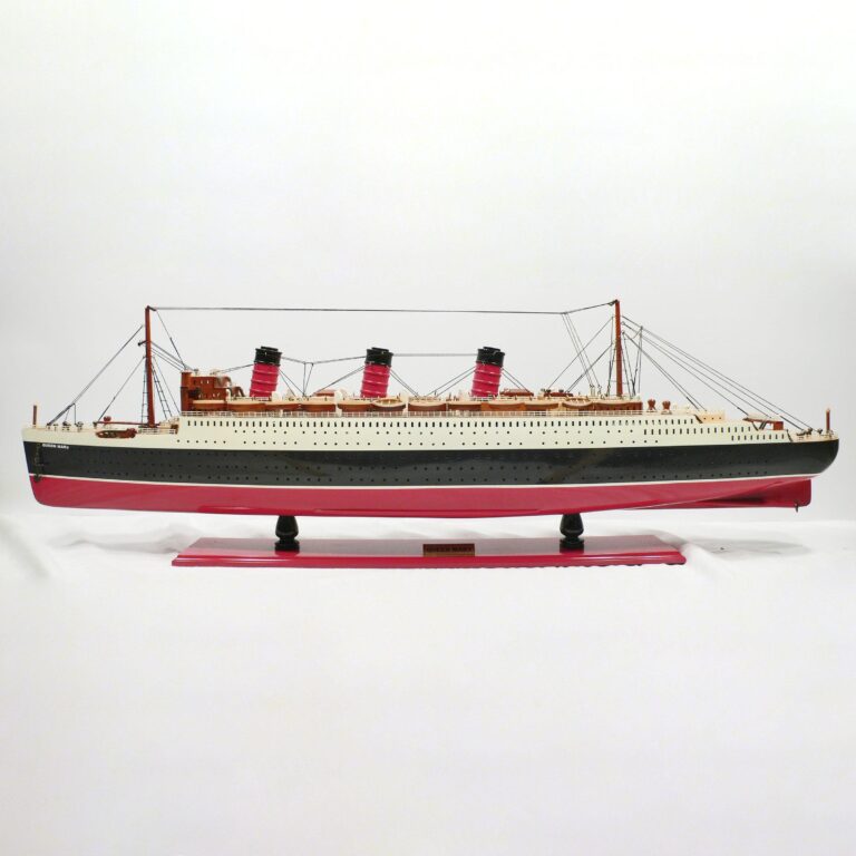 Modello di nave da crociera in legno fatto a mano della Queen Mary